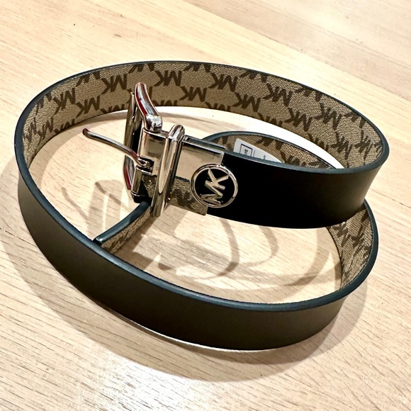 Michael Kors Reversible Belt - Picture 2 of 5